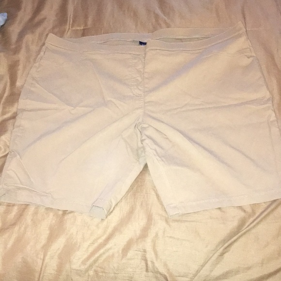 Basic Editions Pants - Basic Editions khaki Bermuda short